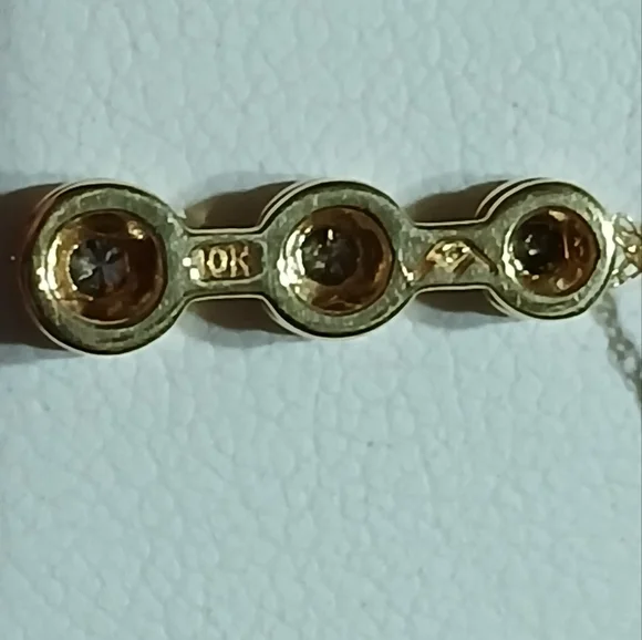 10K Yellow Gold Diamond necklace